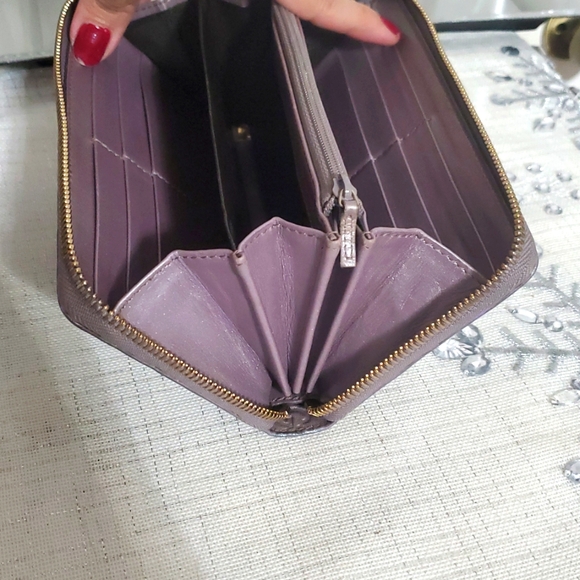 🇮🇹Gucci Guccisima Metallic Gray GG Embossed Zip around Wallet - Picture 14 of 17